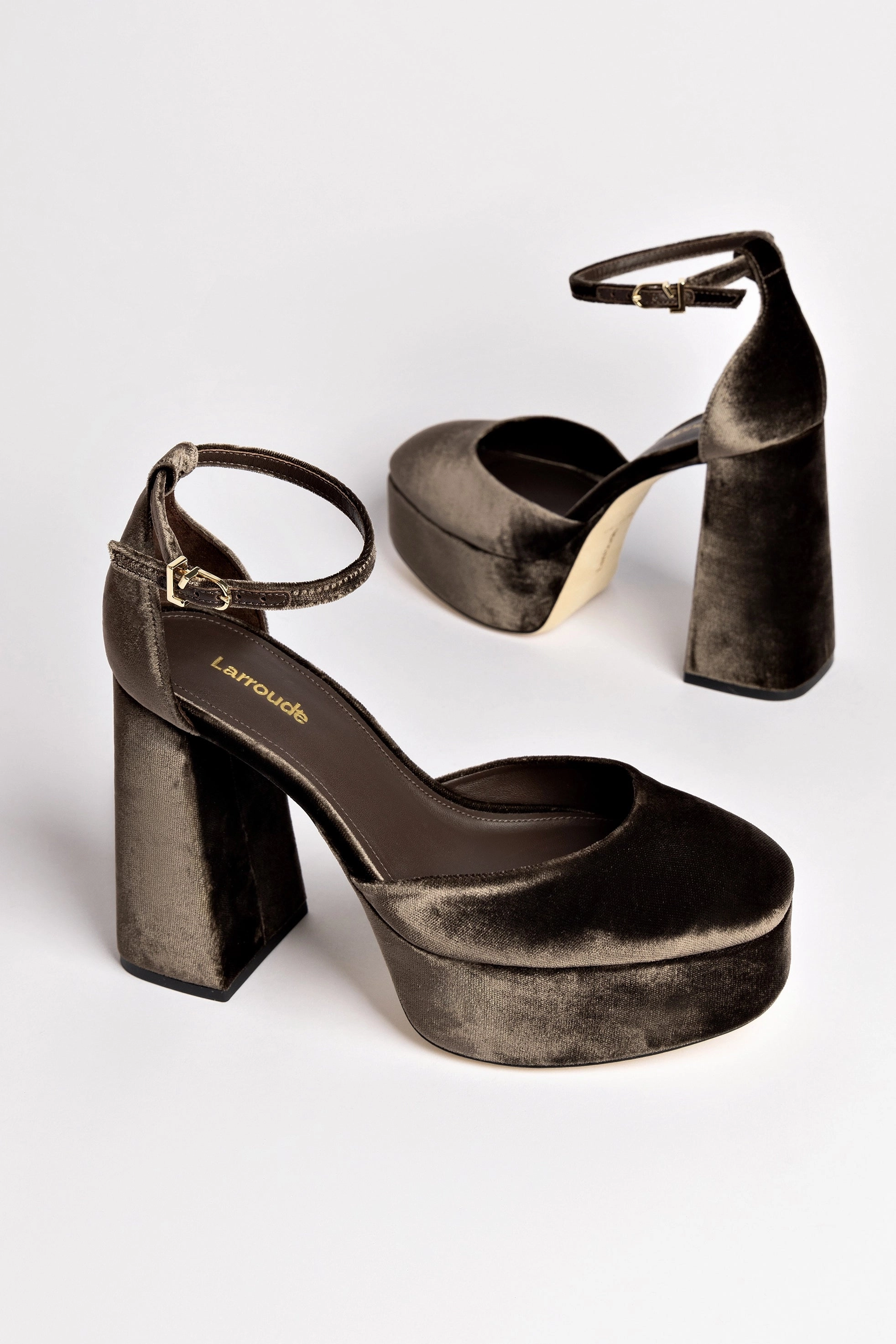 Ari Pump In Expresso Velvet