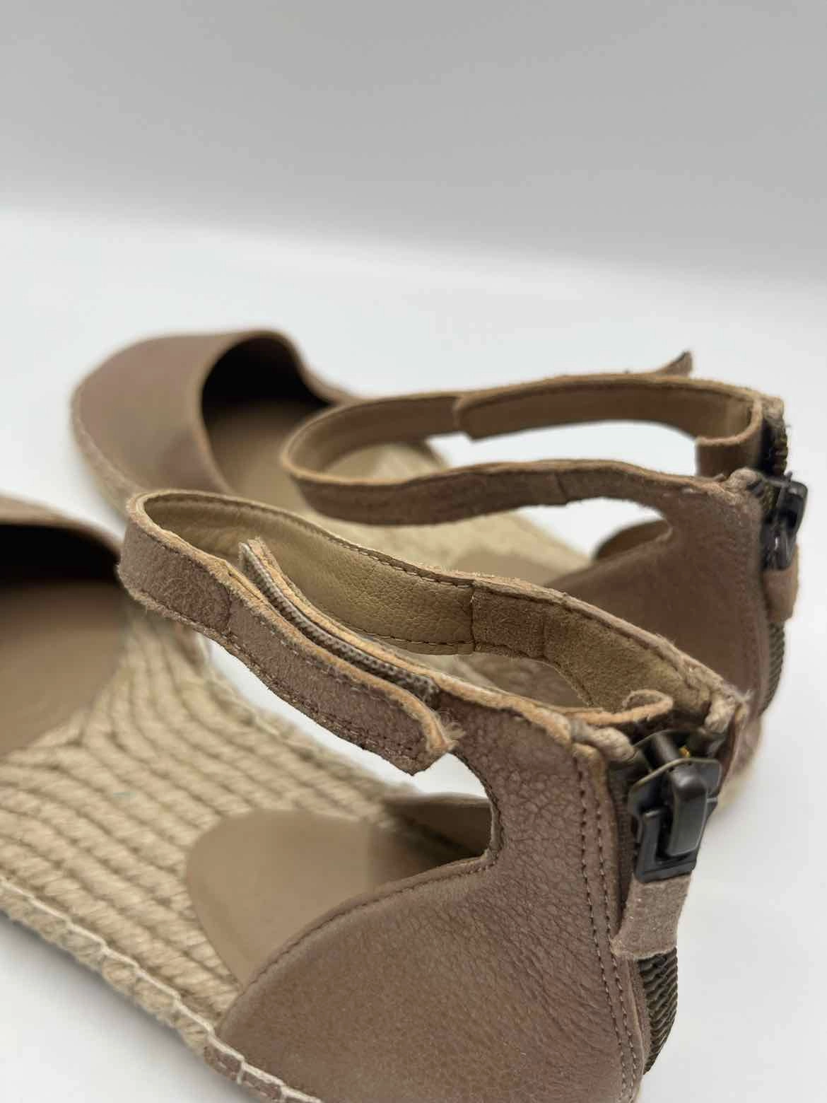 Eileen Fisher Taupe Size 7.5 Shoes
