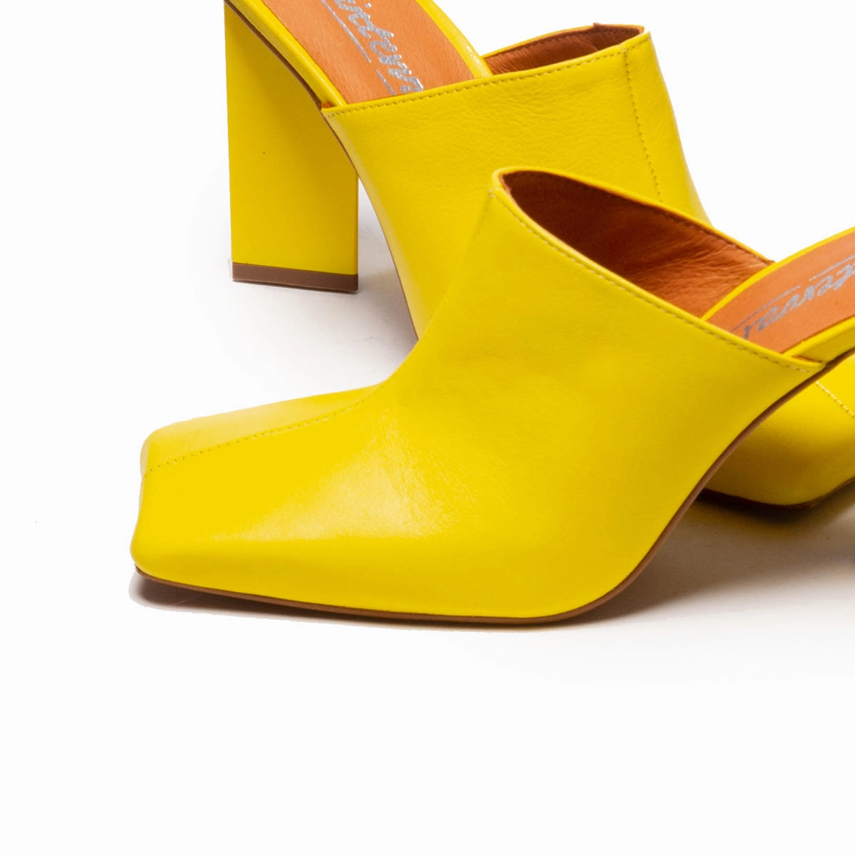 Loutro Yellow Leather
