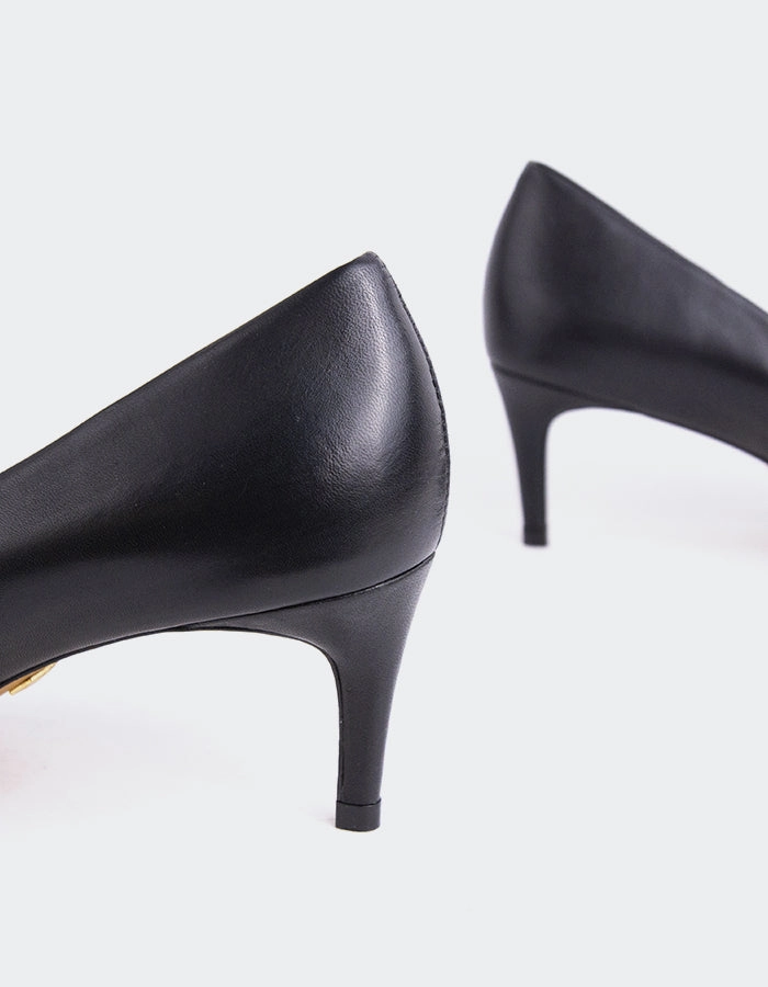 Phlox Black Leather