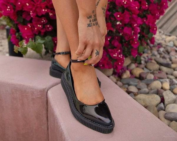 TUK A9634L Black Hologram Pointed Ballet Creeper